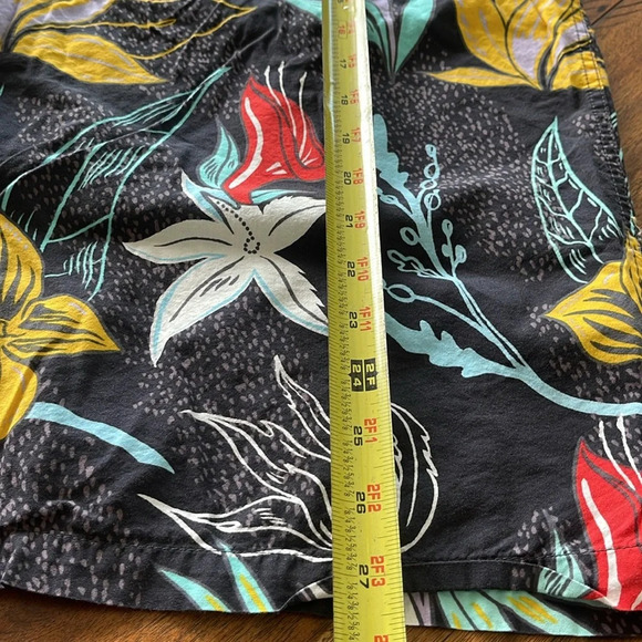 Hurley Shirt Large L black  Floral Hawaiian Short Sleeve Button down tropical - Picture 13 of 15